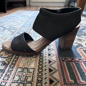 Tom's Majorca Cutout Sandal, black denim, size 8